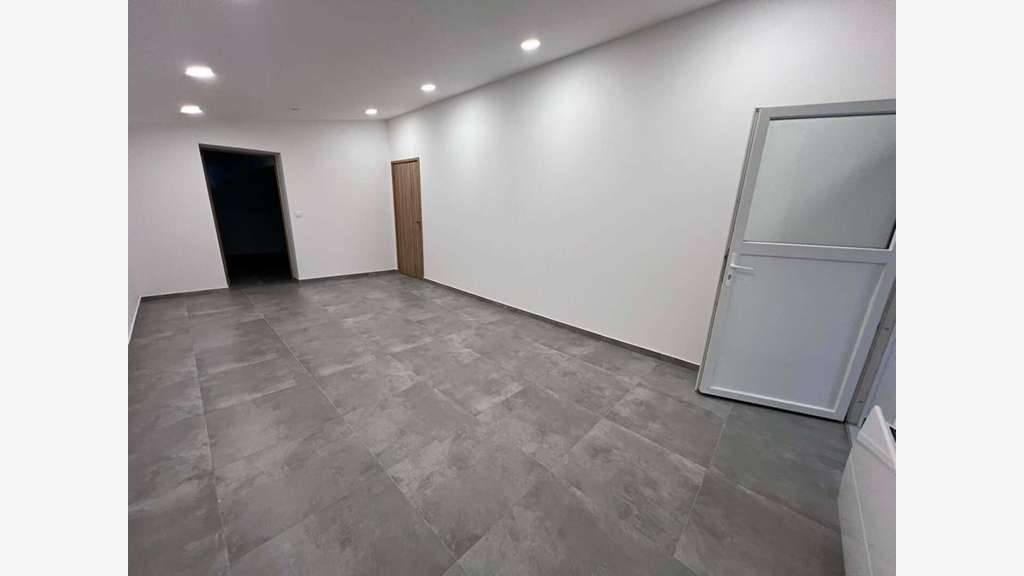 PONT SAINTE MAXENCE - LOCATION BUREAUX 77 m², RDC