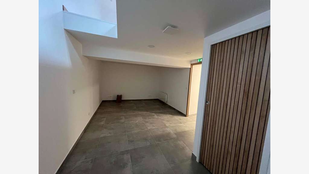PONT SAINTE MAXENCE - LOCATION BUREAUX 77 m², RDC