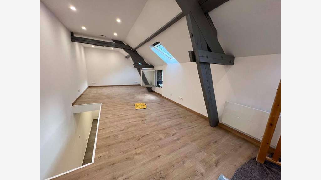 PONT SAINTE MAXENCE - LOCATION BUREAUX 77 m², RDC