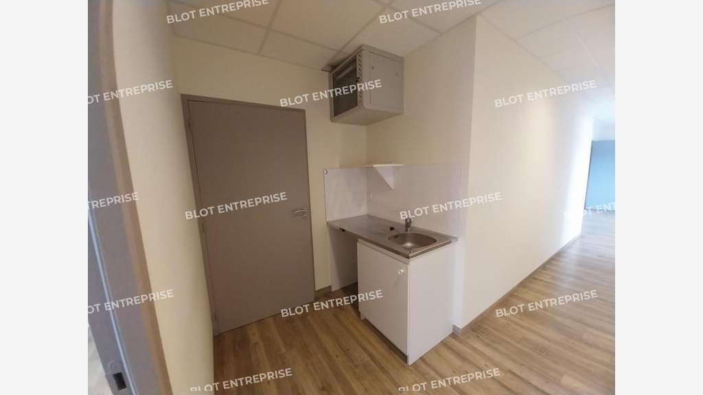 A louer bureaux 80m² R+1 Zone Commerciale Pontivy