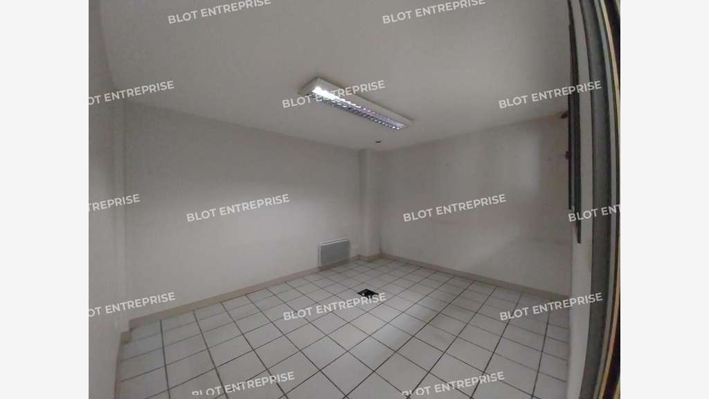 A louer local professionnel 180m² à Pontivy