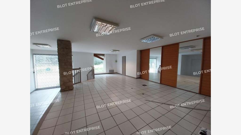 A louer local professionnel 180m² à Pontivy
