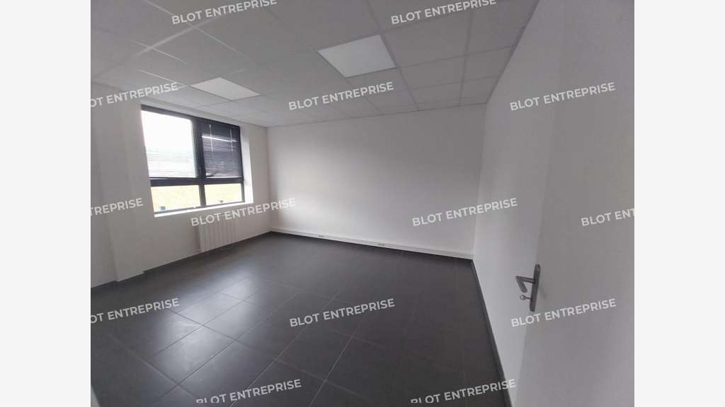 À LOUER - LOCAL PROFESSIONNEL 50 M² - PONTIVY