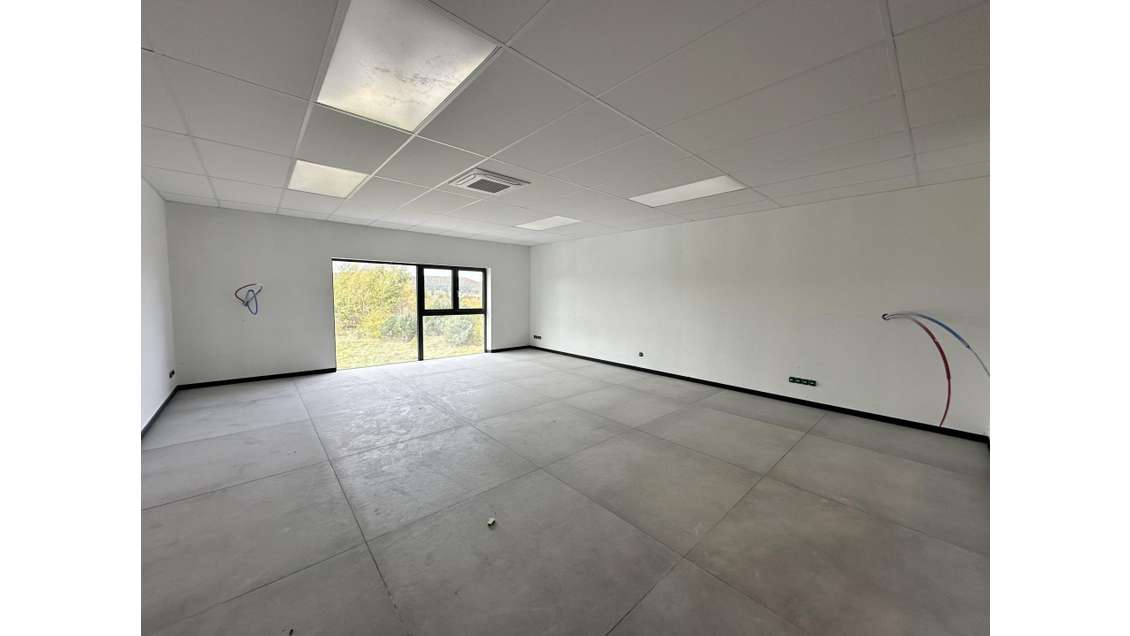 A louer bureau 53m² à Porcelette emplacement idéal