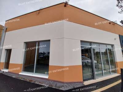 A louer locaux commerciaux 100m² à Pornic