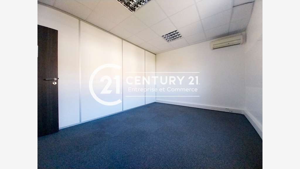 A louer bureau de 261m² au 1er étage à Pornichet