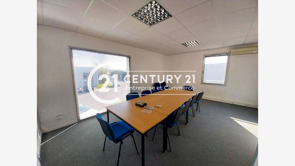 A louer bureau de 261m² au 1er étage à Pornichet