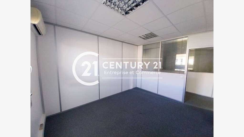 A louer bureau de 261m² au 1er étage à Pornichet