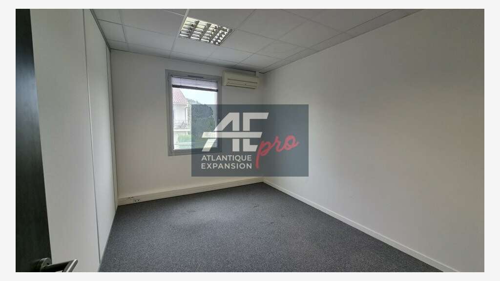 Bureaux 258m² R+1 à louer à Pornichet