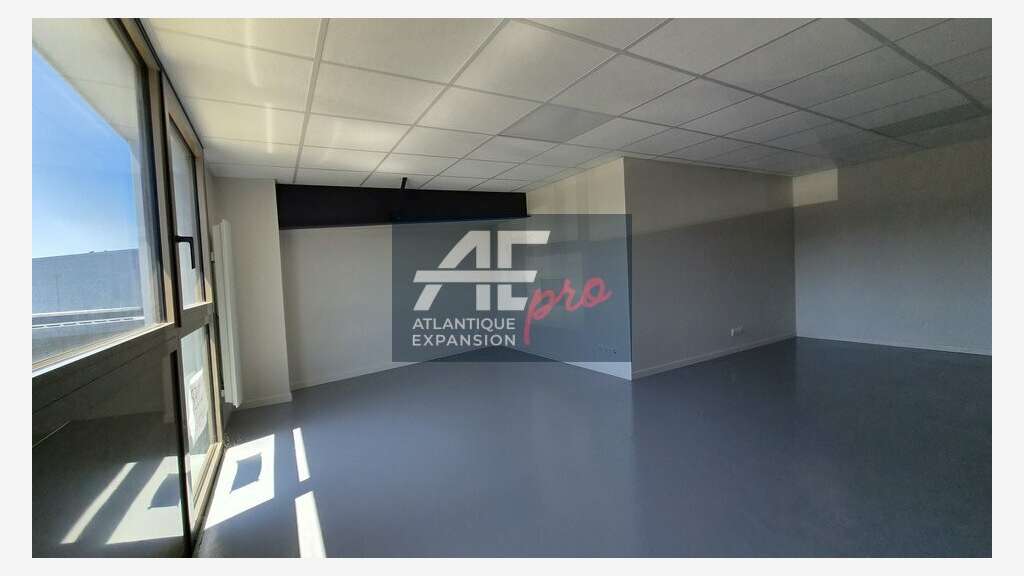 Location bureaux 80m² avec vitrine 5m à Pornichet