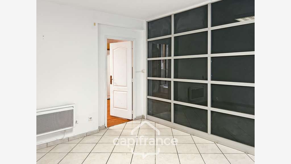 Bureaux 180m² sous-sol intégral à Port-Ste-Marie
