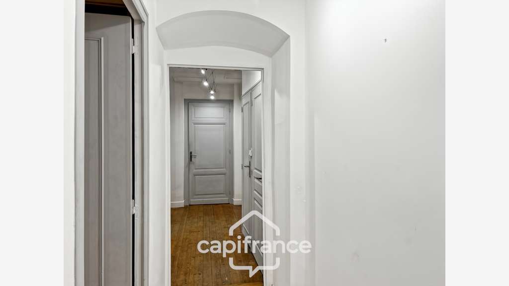 Bureaux 180m² sous-sol intégral à Port-Ste-Marie