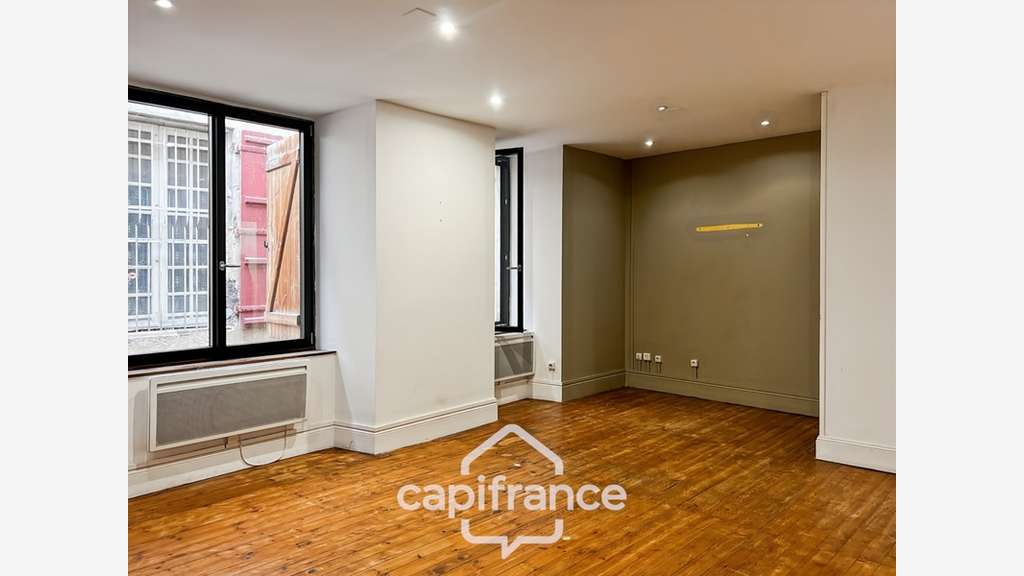 Bureaux 180m² sous-sol intégral à Port-Ste-Marie