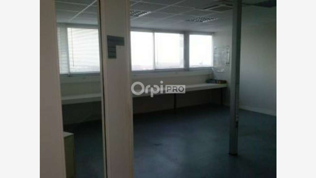 Bureau 50m² à louer parking privé à Prémilhat