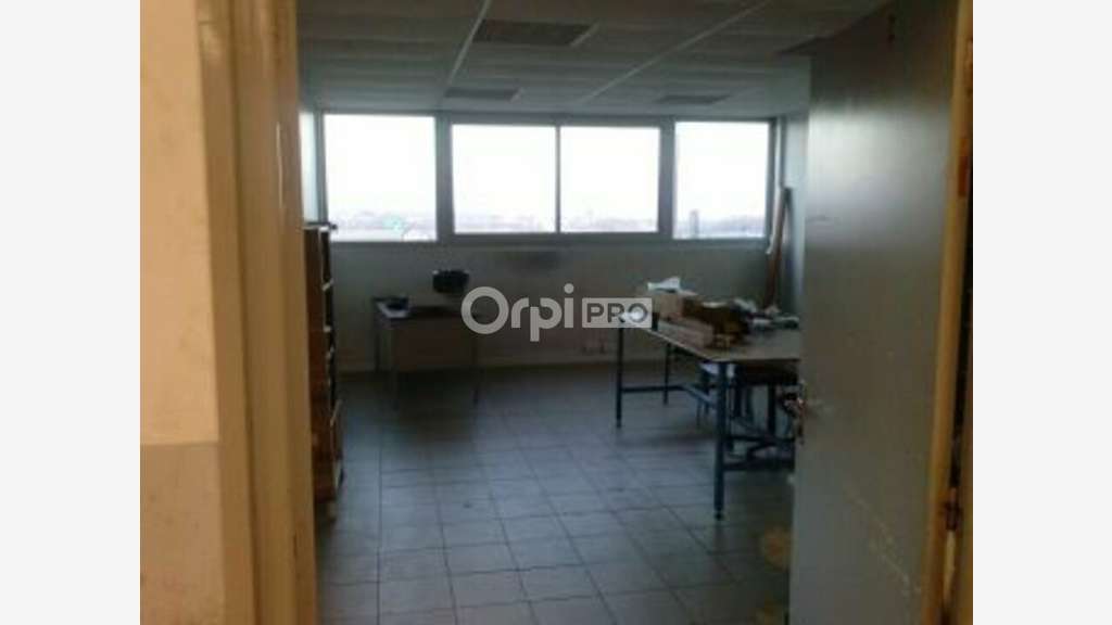Bureau 50m² à louer parking privé à Prémilhat