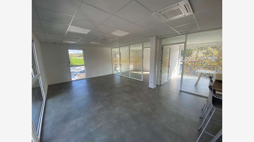 A louer bureaux R+2 proche Annecy 74