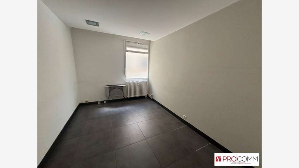 Bureaux 220m² à louer empl exceptionnel à Nîmes 