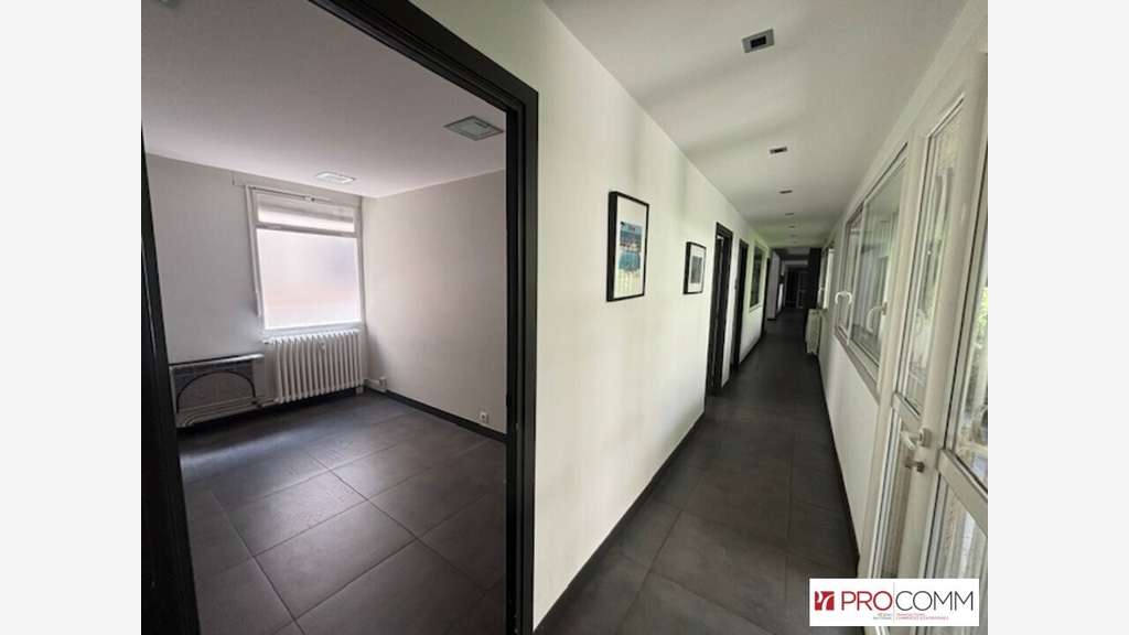 Bureaux 220m² à louer empl exceptionnel à Nîmes 