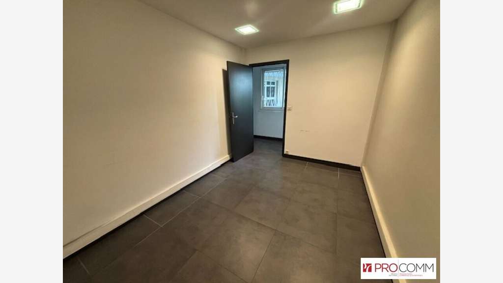 Bureaux 220m² à louer empl exceptionnel à Nîmes 