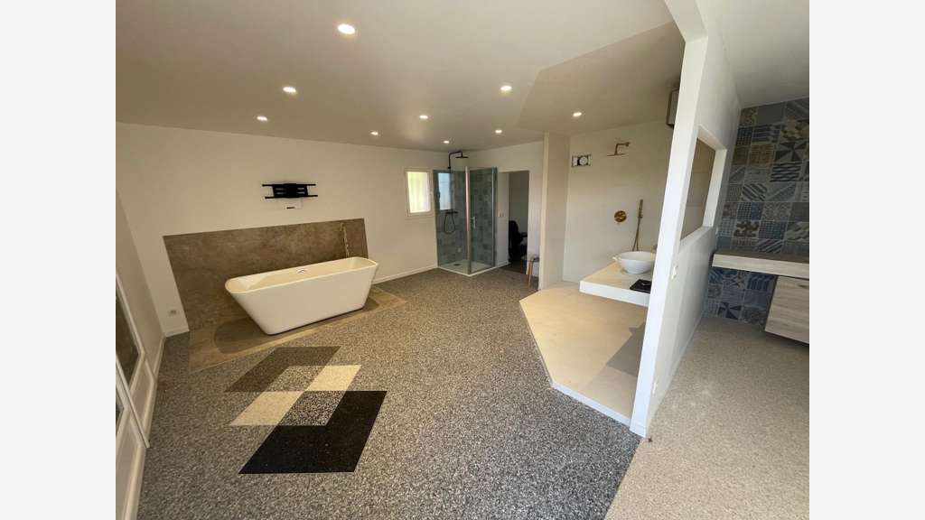 A louer local pro 80m² sur RN7 à Puget sur Argens