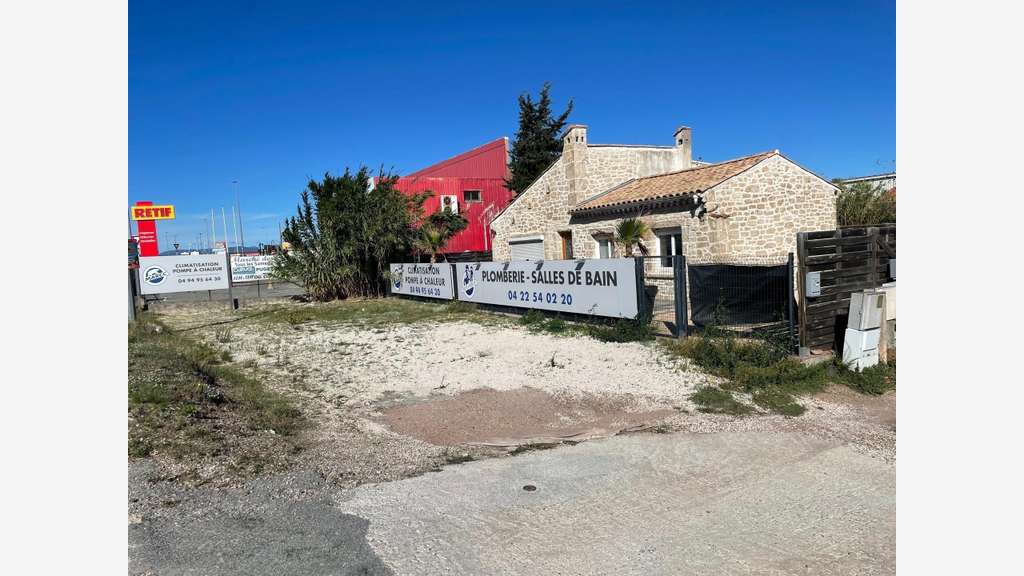 A louer local pro 80m² sur RN7 à Puget sur Argens