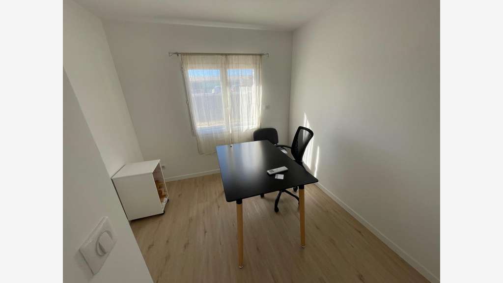 A louer local pro 80m² sur RN7 à Puget sur Argens