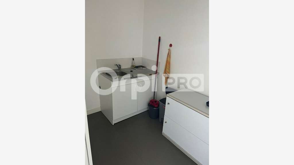 A louer bureau 62m² proche voie rapide La Rochelle