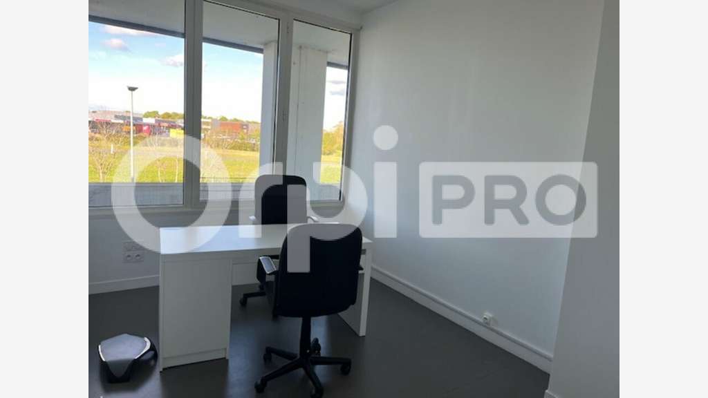 A louer bureau 62m² proche voie rapide La Rochelle