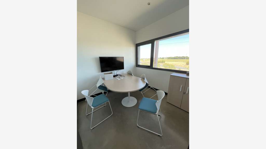 BUREAU 65 m² - 1er étage