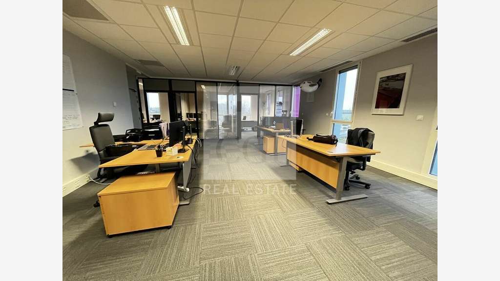 A louer bureaux 202m² R+2 à Pusignan