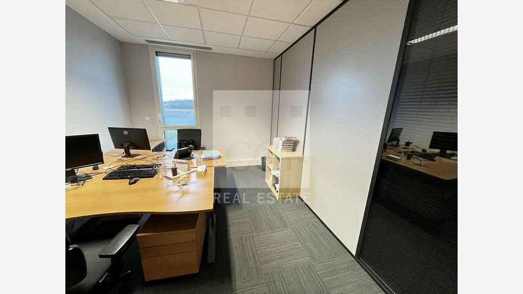 A louer bureaux 202m² R+2 à Pusignan