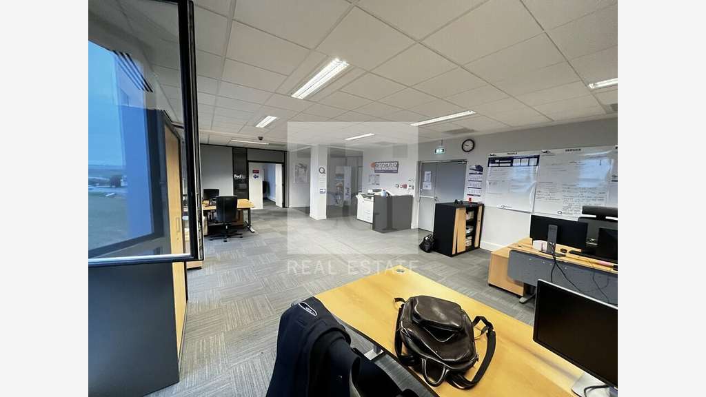 A louer bureaux 202m² R+2 à Pusignan