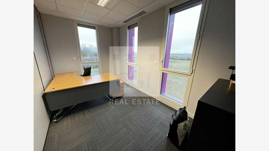 A louer bureaux 202m² R+2 à Pusignan