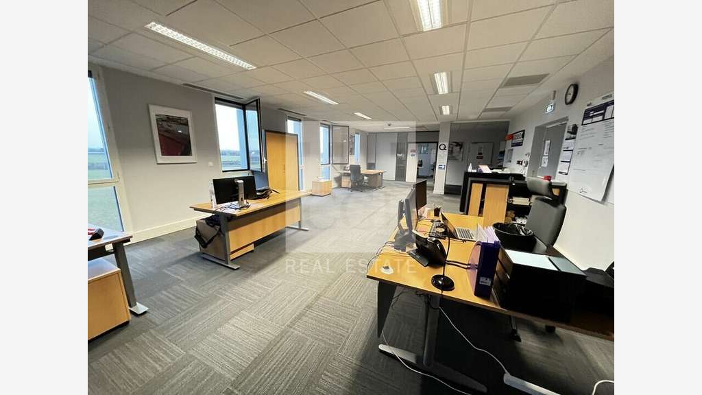 A louer bureaux 202m² R+2 à Pusignan