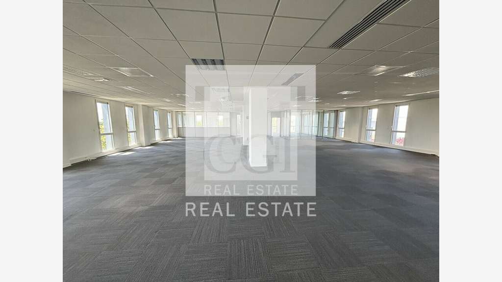 Bureaux 434m² RDC à louer à Pusignan