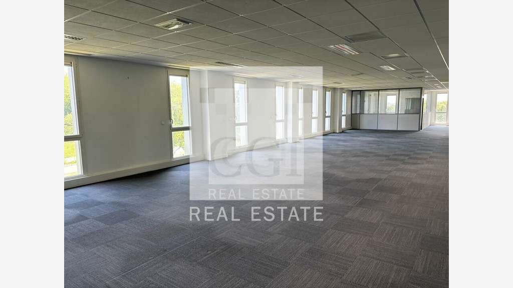 Bureaux 434m² RDC à louer à Pusignan