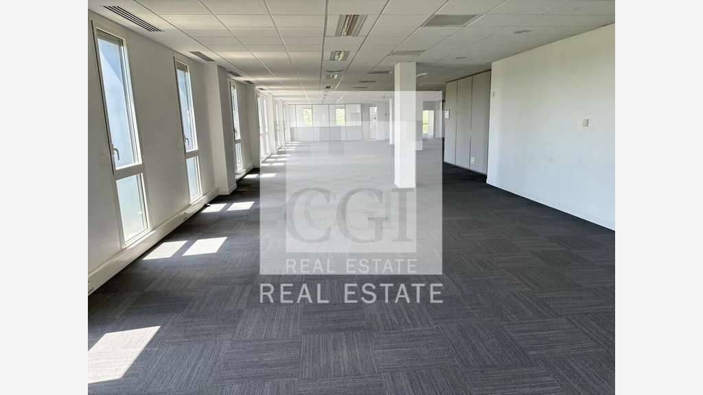 Bureaux 434m² RDC à louer à Pusignan