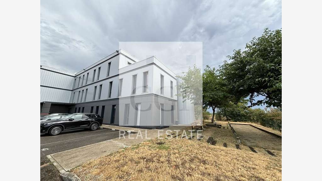 Bureaux 434m² RDC à louer à Pusignan