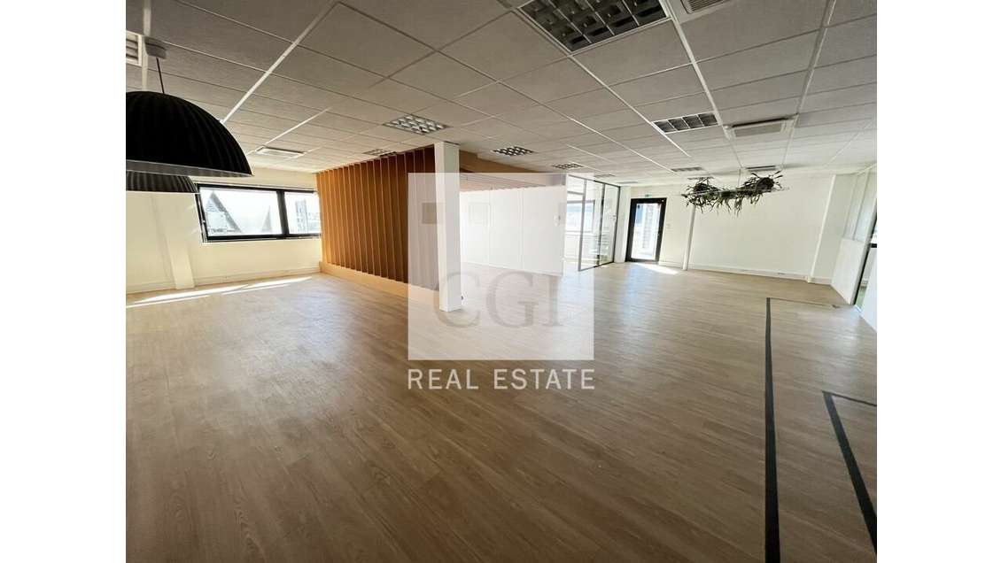 A louer bureaux 479m² modernes sécurisés Pusignan