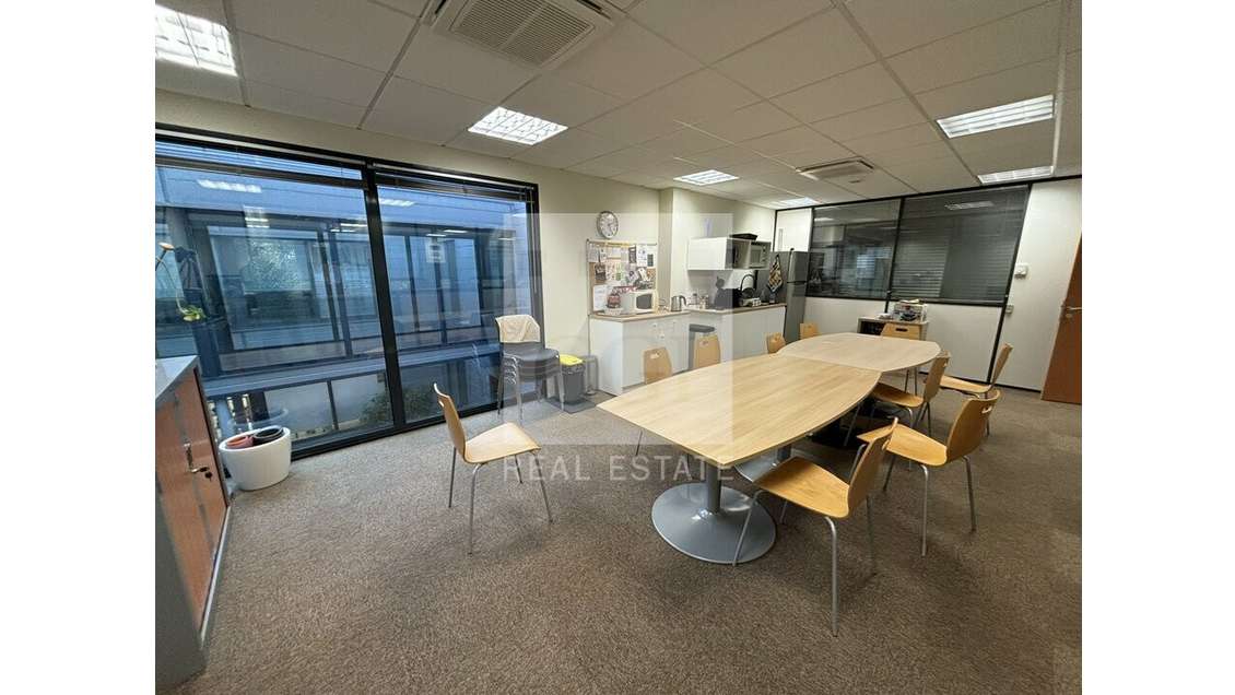 A louer bureaux 209m² modernes à Pusignan