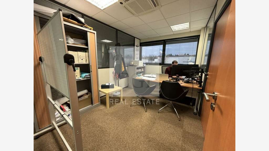 Bureaux équipés de 209m² à louer à Pusignan