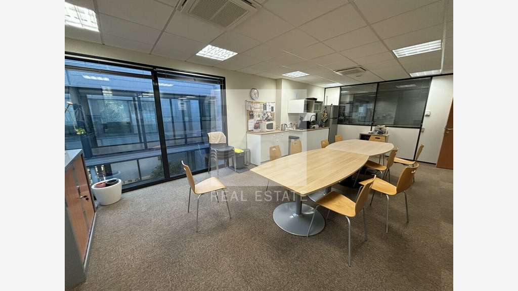 Bureaux équipés de 209m² à louer à Pusignan