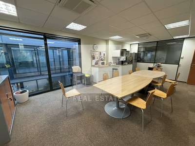Bureaux équipés de 209m² à louer à Pusignan