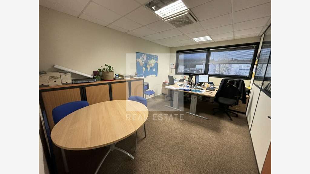 Bureaux équipés de 209m² à louer à Pusignan