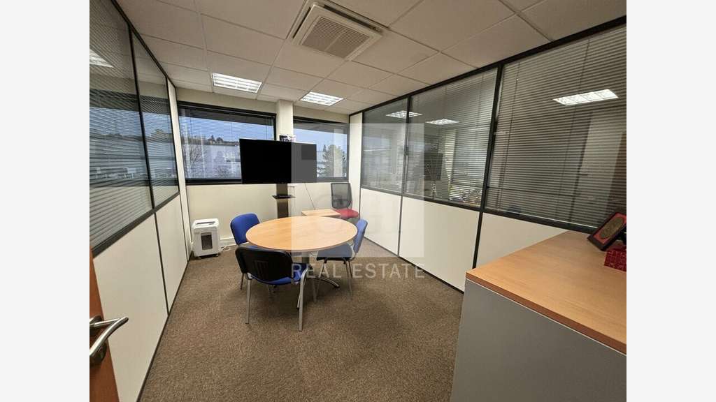 Bureaux équipés de 209m² à louer à Pusignan