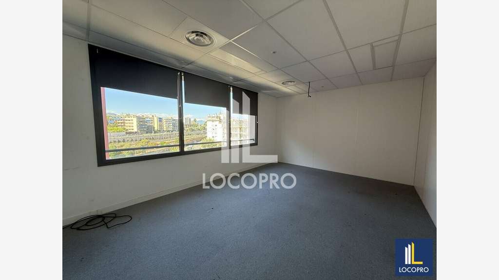 A louer bureaux 247m² R+4 à Nice Arénas