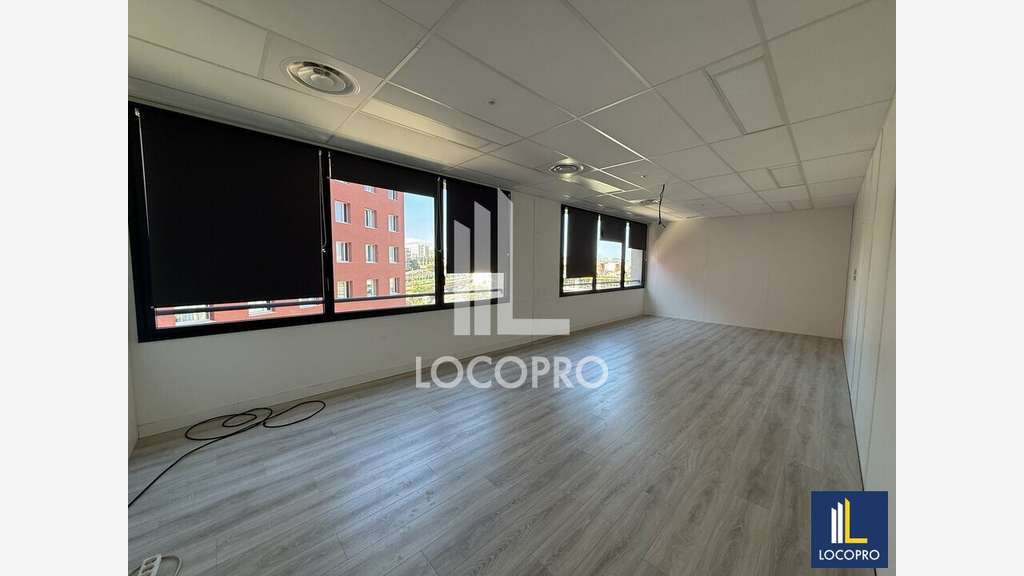 A louer bureaux 247m² R+4 à Nice Arénas