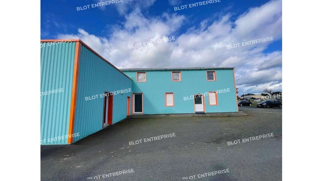 A louer bureaux avec stockage 100m² à Quessoy
