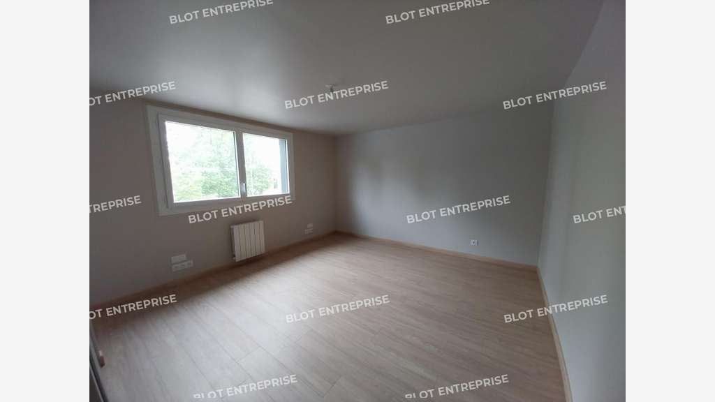 A louer plateau de bureaux rénovés 60m² à Quévert