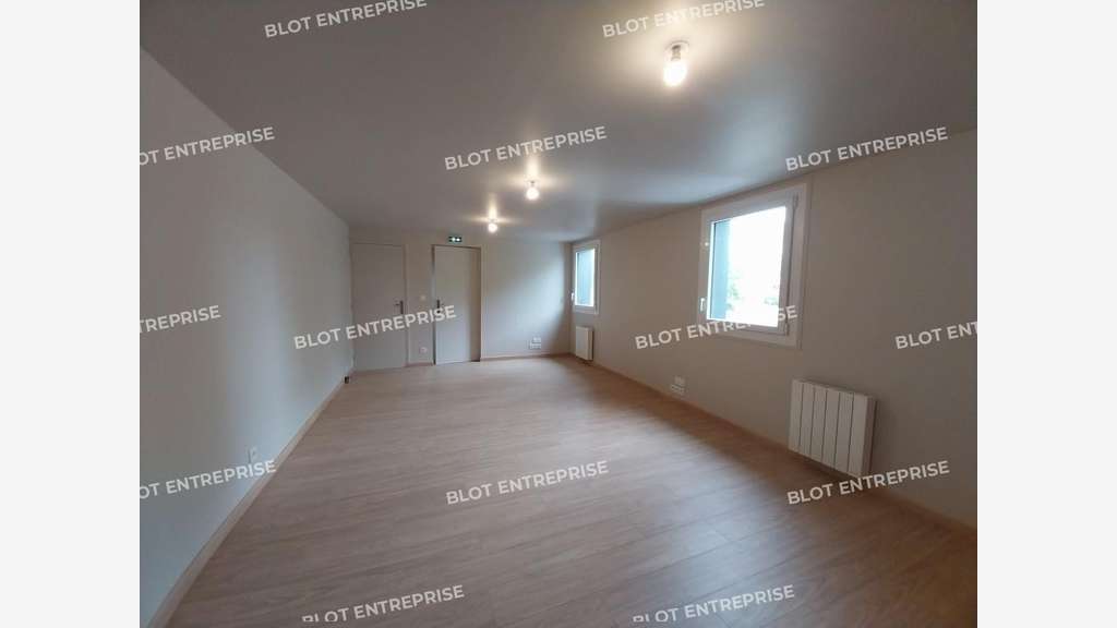 A louer plateau de bureaux rénovés 60m² à Quévert
